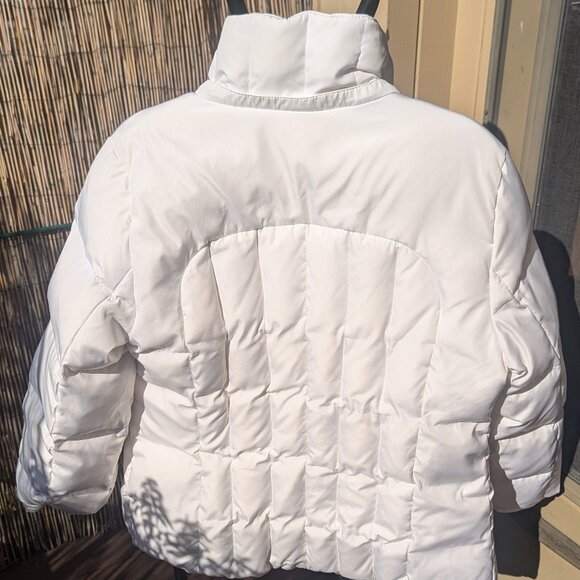 Calvin Klein White Puffer Jacket w/ removeable Hood.  Large - Picture 5 of 12